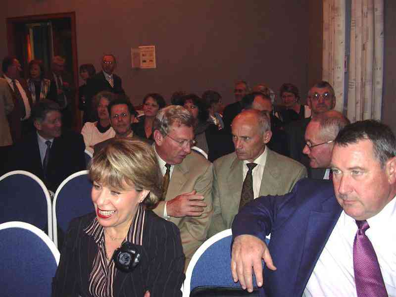 16_Photo 041 (Sommier).jpg - ... on échange des nouvelles...
